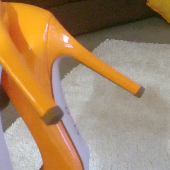 Jessica Simpson heels - Picture 3 of 3